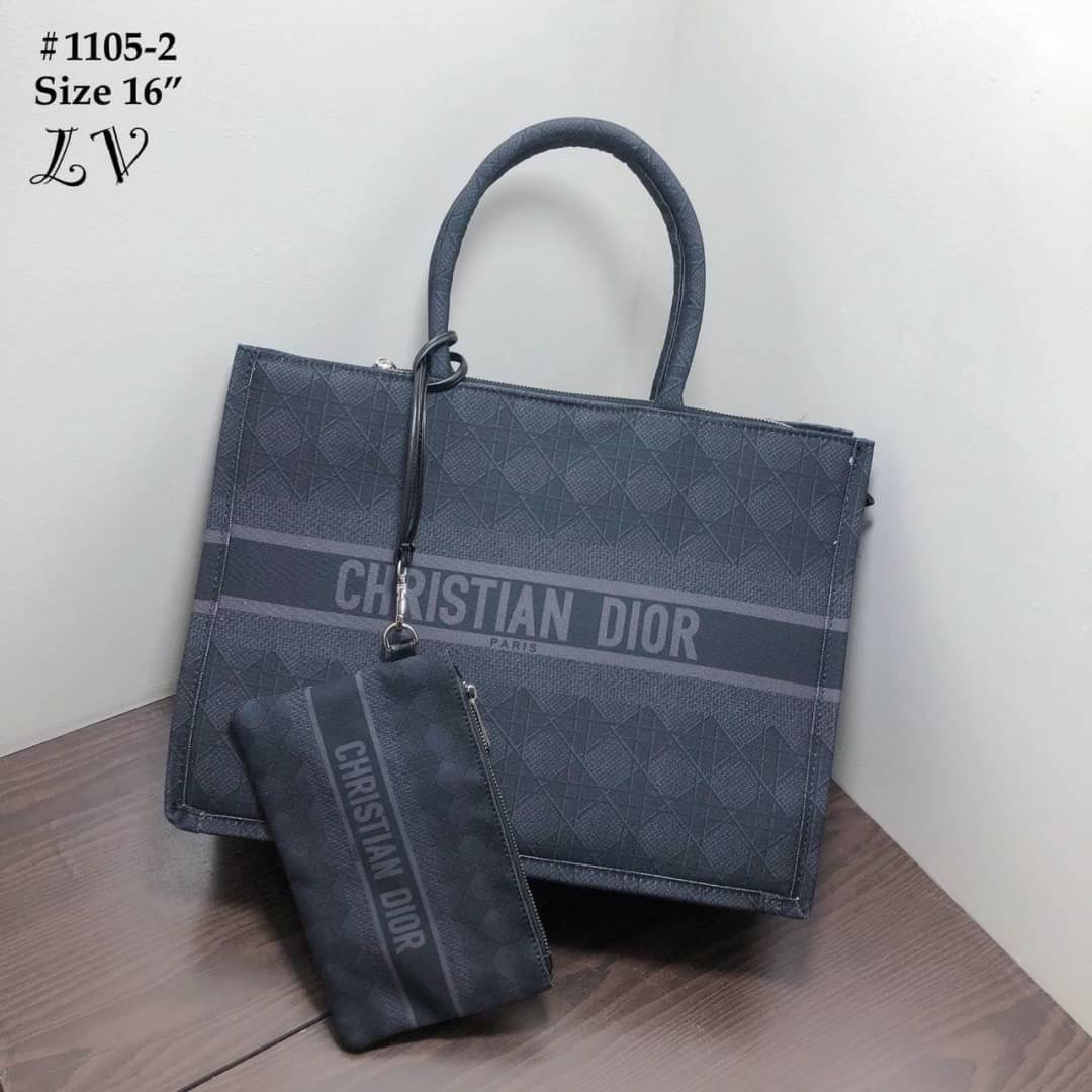 กระเป๋าชอปปิ้ง แบรนด์ CHRISTIAN DIOR วัสดุตัวกระเป๋าทำจากผ้าแคนวาส ปั๊มทุกจุดตามภาพ งานพรีเมี่ยม มาพร้อมถุงผ้าdior