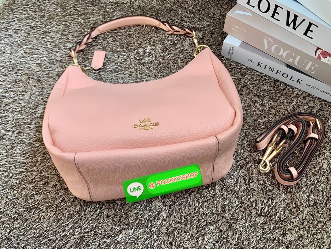 COACH JULES HOBO BAG ((C9189//9190)) 🌍พร้อมส่งที่ไทย! ต้องบอกก่อนว่าหนังรุ่นนี้อย่างดี นิ่มมากๆ สัมผัสแล้วรู้สึกละมุน กับกระเป๋าใบใหญ่ ทรงสวย เปิดปิดกระเป๋าแบบซิปมีหนังห้อยเพิ่มความเก๋ตรงหัวซิปค่ะ ภายในกระเป๋ากว้างมาก ใส่สัมภาระได้ครบครัน หายห่วงเ