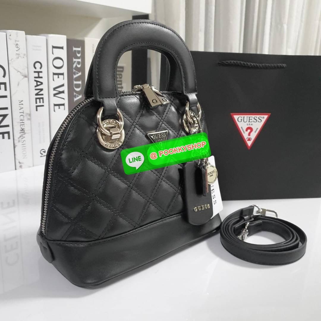 NEW ARRIVALS!! ✨ กระเป๋าถือทรงหรู GUESS CESSILY SMALL DOME SATCHEL HANDBAG วัสดุหนังสังเคราะห์นิ่มมืออะไหล่เงินทั้งใบ มีพวงกุญแจกิมมิคแบรนด์ประดับด้านหน้า เปิดปิดด้านซิปยาว ด้านในใส่กระเป๋าสตางค์ใบกลาง มือถือ ได้สะดวก พร้อมช่องซิป+ช่องใส่ของแยกให้
