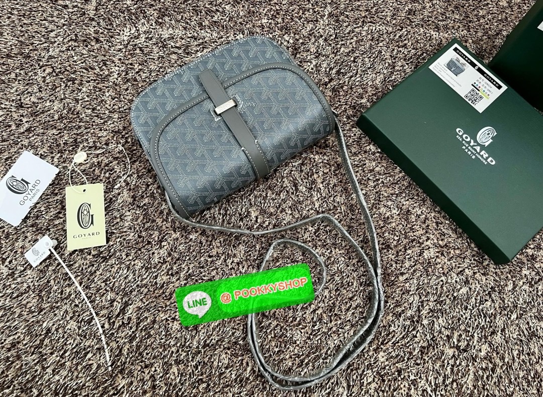 NEW NEW NEW จะเลิกฮิตกันกี่โมงค่าสำหรับรุ่นนี้ GOYARD BELVEDERE PM พร้อมส่ง! ได้ราคาดีมา จำนวนจำกัดค่ะ! 💌กระเป๋าสะพายข้างหรือครอสบอดี้ร์ หนังแท้สวย หนังมีความนิ่มในตัว น้ำหนักเบา ตอบโจทย์ได้ดีในทุกๆวันค่ะ 💌เปิด-ปิดกระเป๋า แบบตัวสอดด้านหน้า