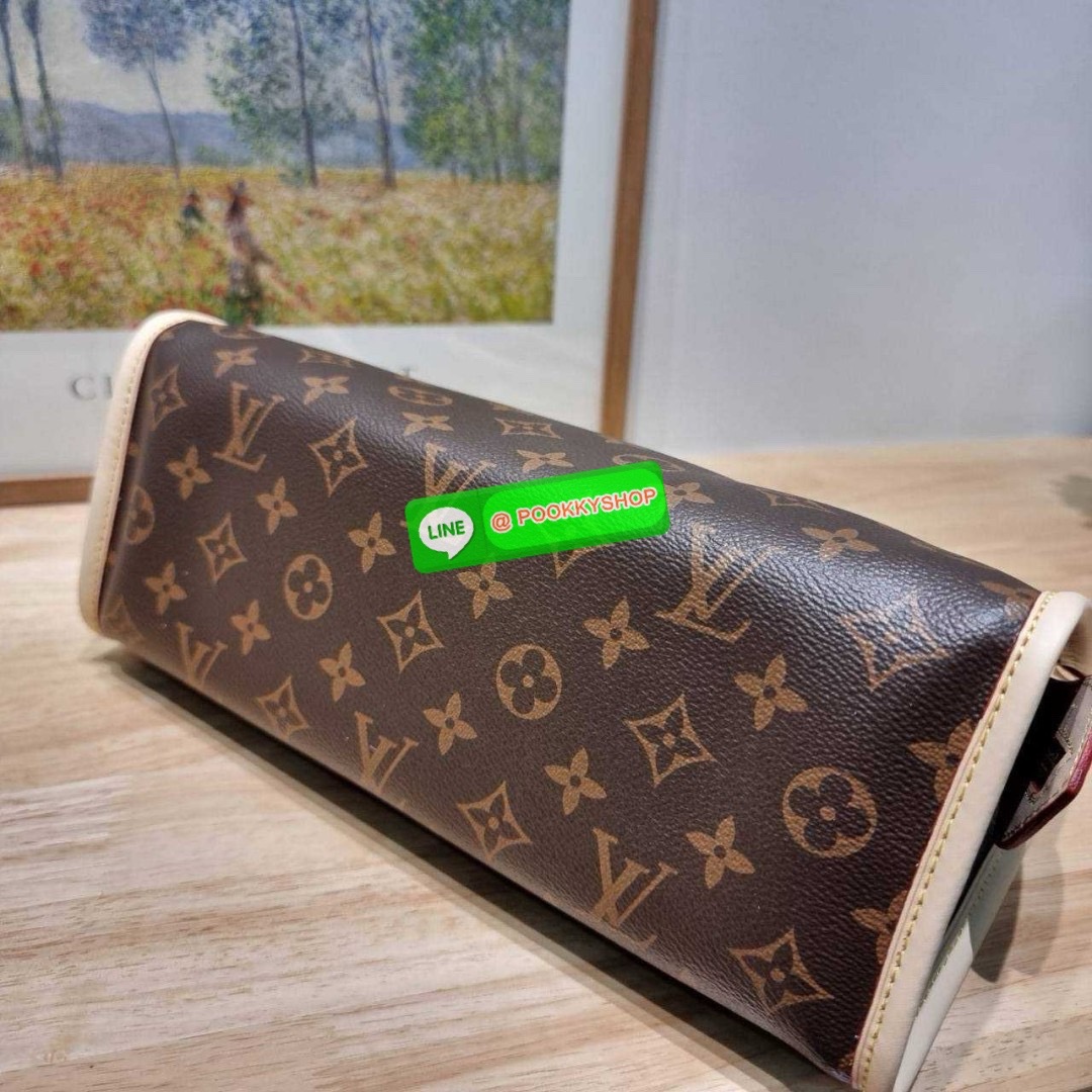 LV popincourt handle bag 🔆 Details ไอเท็มสุดคลาสสิคหายาก กระเป๋าถือดีไซน์หรู ด้วยความเป็นโมโนแกรมเอกลักษณ์ สวยดูแพง ขนาดกำลังสวย ทำให้ถือไปไหนมาไหนได้คล่องตัว