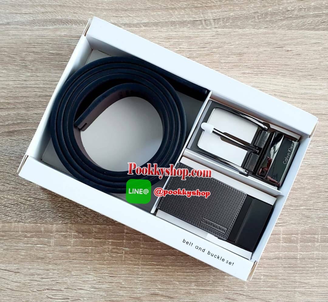 CALVIN KLEIN BELT AND BUCKLE SET เซตเข็มขัดหนังวัวแท้คุณภาพดี ในเซตประกอบด้วย หัวเข็มขัดโลหะ 2 หัว 2 แบบ พร้อมกับเข็มขัดหนังเรียบ 1 เส้นที่สามารถใช้ได้ทั้ง 2 ด้านสีดำสลับน้ำตาล สวยน่าใช้มากๆค่ะ