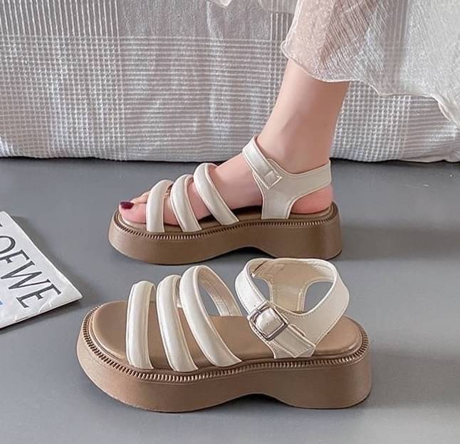 พร้อมส่ง รองเท้าลำลอง สูง 2 นิ้ว งานสวม 3 นวมนิ่ม ใส่สบายเท้า สายงานรัดส้นปรับขนาดได้ ของมันต้องมี ใส่สวย แมทซ์ได้กับทุกชุดจ้า **งานนำเข้า 100%