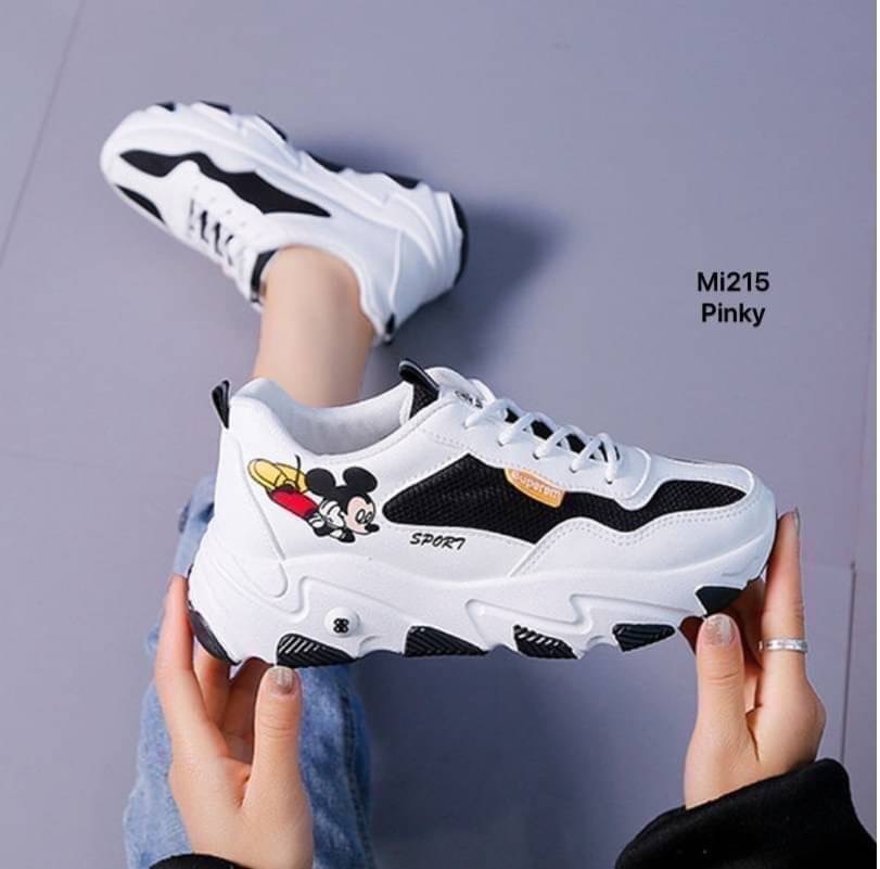 พร้อมส่ง Mi215 รอบ 2 ครบไซส์ ผ้าใบมิกกี้เมาส์ Mi215 งานนำเข้าแบบสวย งานดีมาก แบรนด์ suprem เพิ่มแบรนด์ Mickey ที่สาวๆชื่นชอบมาอีก แบรนด์หนักๆ ในราคาเบามากกก ผลิตจาก pu เกรดดีที่สุด ด้านในบุนิ่ม พื้นนิ่มมาก แต่งสีสวยเด่น ใส่เล่น หรือใส่วิ่งได้ ใส่กับชุดไหน