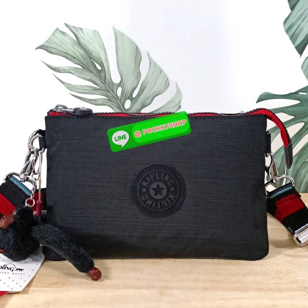 KIPLING Creativity X Crossbody Bag กระเป๋าสะพายวัสดุ Nylon&Polyester 100% ขนาดกำลังน่ารัก เปิดปิดด้วยซิป มา พร้อมพวงกุญเเจลิงน้อย ด้านในมีช่องใส่ของ2ชช่อง เพิ่มตรงกลางมีช่องซิปอีก1ช่อง มีสายคล้องพวงกุญแจ ใส่ของได้จุมาๆเลยค่ะ มีสายสะพายยาวเลื่อนปรับระดับได