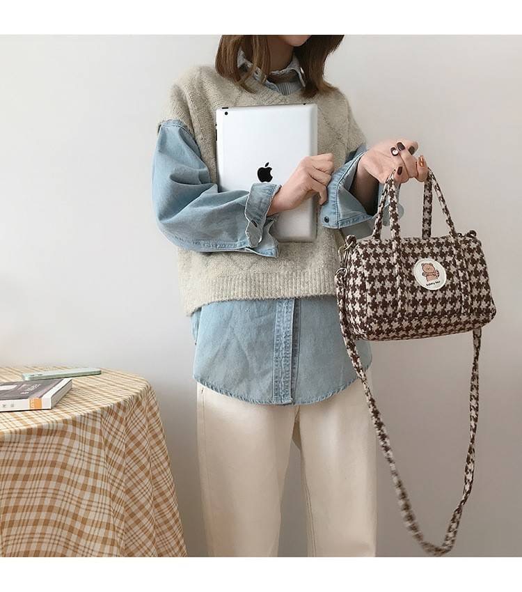 รุ่นใหม่ พร้อมส่ง!!!!!! Bakery Bear bottle bag กระเป๋าถือน่ารักขนฟู มาพร้อมสายสะพายยาวที่ถอดออกได้ ใช้งานได้ตามชอบ