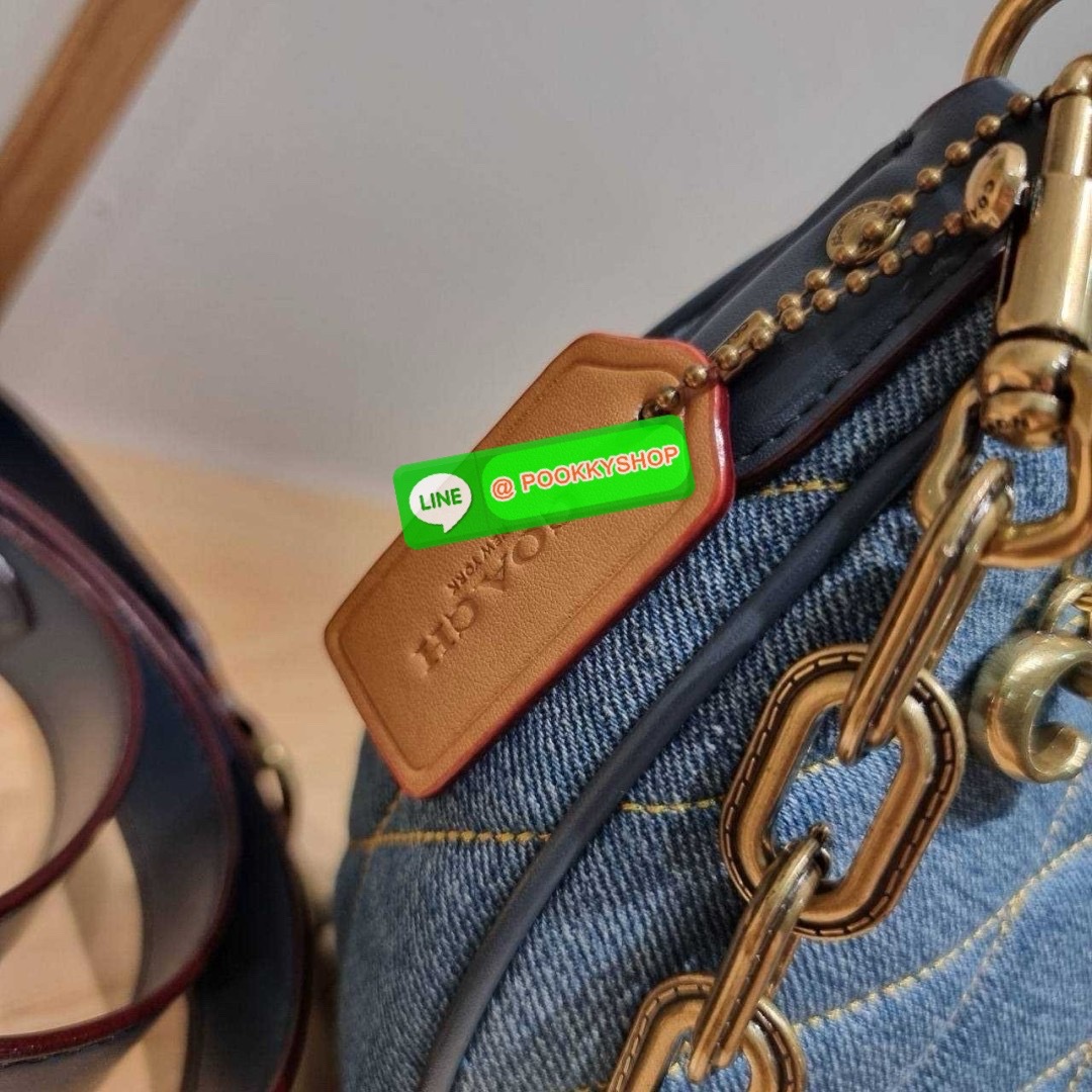 COACH CR679 MIRA SHOULDER BAG WITH QUILTING 🔅 Details ใหม่ล่าสุด แบบใหม่แบบสับ กับกระเป๋าสะพายดีไซน์สุดแซ่บ ทรงสวย สายสะพายไหล่โซ่สีทองสวยมีเสน่ห์ พร้อมสายสะพายข้างสีคุมโทน มันเริ่ดมากคุณน้า! เปิด-ปิดด้วยซิป หัวซิปมีพวงห้อยตัวซีเข้าเซ็ท ภายในโล่งก