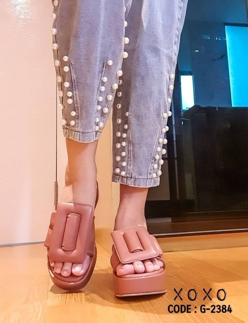 สินค้าพร้อมส่ง พื้นตีแบรนด์ : Boyy มันต้องมีคะ น้องน่ารักมาก นุ่มมากก(ก.ล้านตัวเลย) ใส่สบายส้นเตารีด ไม่เขย่งเท้า แมทส์ชุดง่าย น้ำหนักเบามาก วัสดุหนัง PU เข็มขัดใหญ่ที่ลูกค้าตามหาเยอะที่สุดคะ ราคาเบา งานสวยเกินราคาเลยจร้า