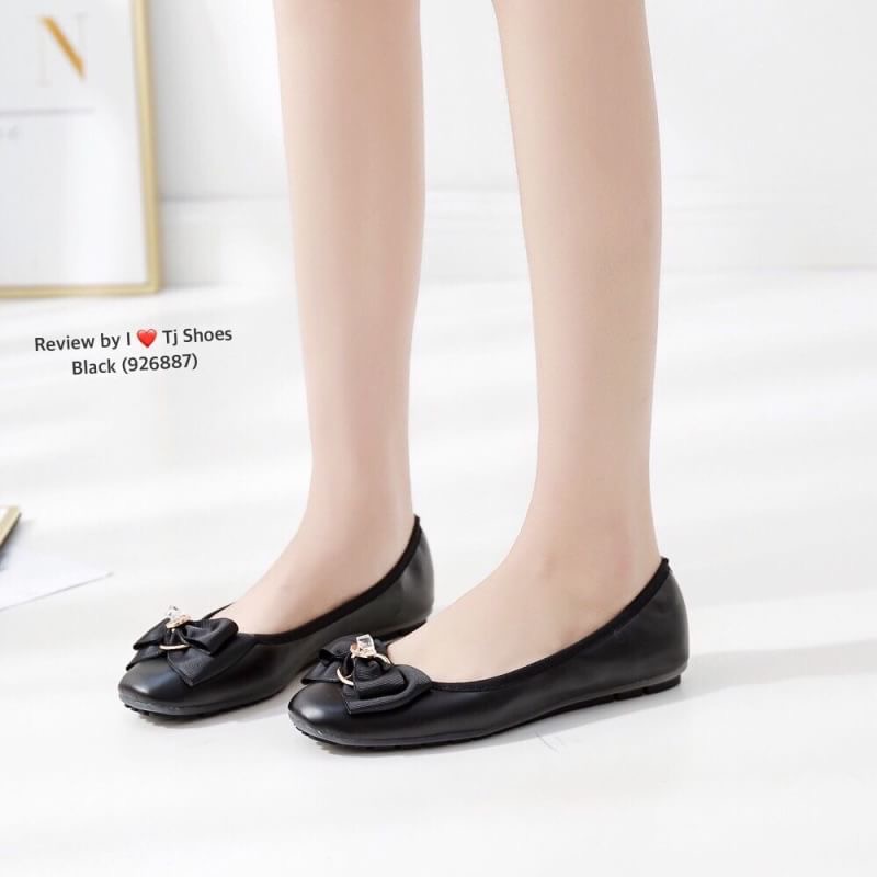 ใครชอบเกร๋ๆน่ารักๆ ใส่นุ่มเบาสบายต้องคู่นี้เลยจร้า พร้อมส่ง รองเท้าคัชชูเพื่อสุขภาพ รุ่นนี้เป็นงานสั่งทำพิเศษใช้วัสดุเกรดดีทั้งคู่ หนังนิ่มมากกกกก บิดได้งอได้ ส้นเกรด A พื้นบุนิ่มมีรูระบายอากาศใส่แล้วไม่อับเท้า น้ำหนักเบา ใส่นุ่มเดินสบายเท้ามากๆ ใส่แล้วปั