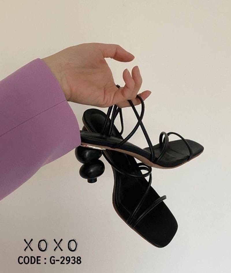 สินค้าพร้อมส่ง สไตล์ : เกาหลี งานสวม งานเก๋ๆ แอดมินบอกไว้เลยต้องมีจร้า คือเลิศ วัสดุ PU แต่งส่ยคาด ตามภาพ สวมใส่ง่าย น้ำหนักเบา ส้นเก๋มาก แมทส์ชุดลุคทันสมัย สาวเก๋ๆ