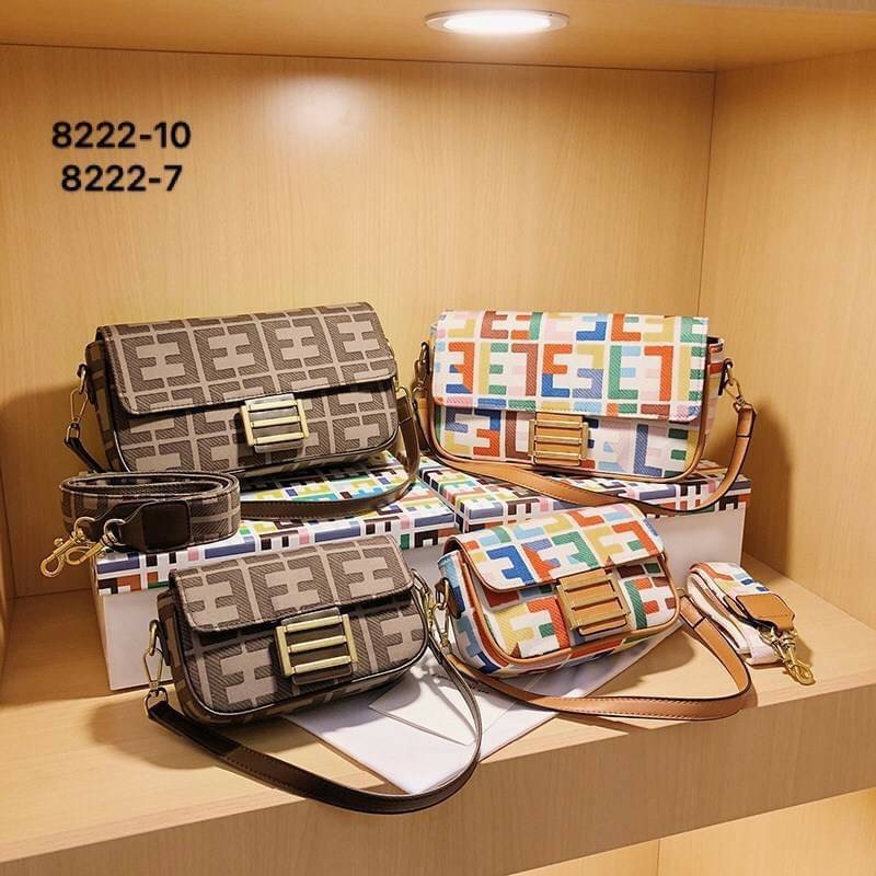 พร้อมส่ง กระเป๋าสะพายและถือ 8222-10 งานนำเข้าสไตล์ Fendi งานน่ารัก ขนาดพกพาสะดวก สำหรับสาวๆ คุณหนู ดูดี มีสาย 2 แบบ แบบหนังสำหรับคล้องแขน สะพาย ถอดได้ สายสปอร์ต ถอดได้ ด้านในกว้าง งานเก๋ไม่เหมือนใคร