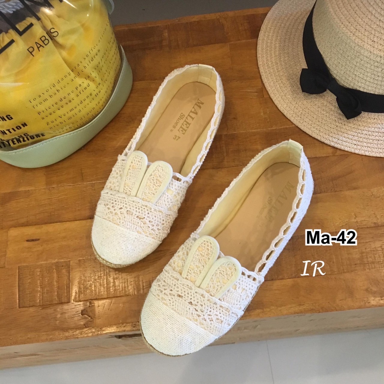 แบบขายดี!!! พร้อมส่ง เปลี่ยนลุคน่าเบื่อให้ขี้เล่นสนุกสนานไปกับรองเท้าคัทชูหูกระต่ายโครเชถักด้านในซับหนังนิ่มใครมองหารองเท้าน่ารักๆใส่ แนะนำคู่นี้ไม่ผิดหวังค่า