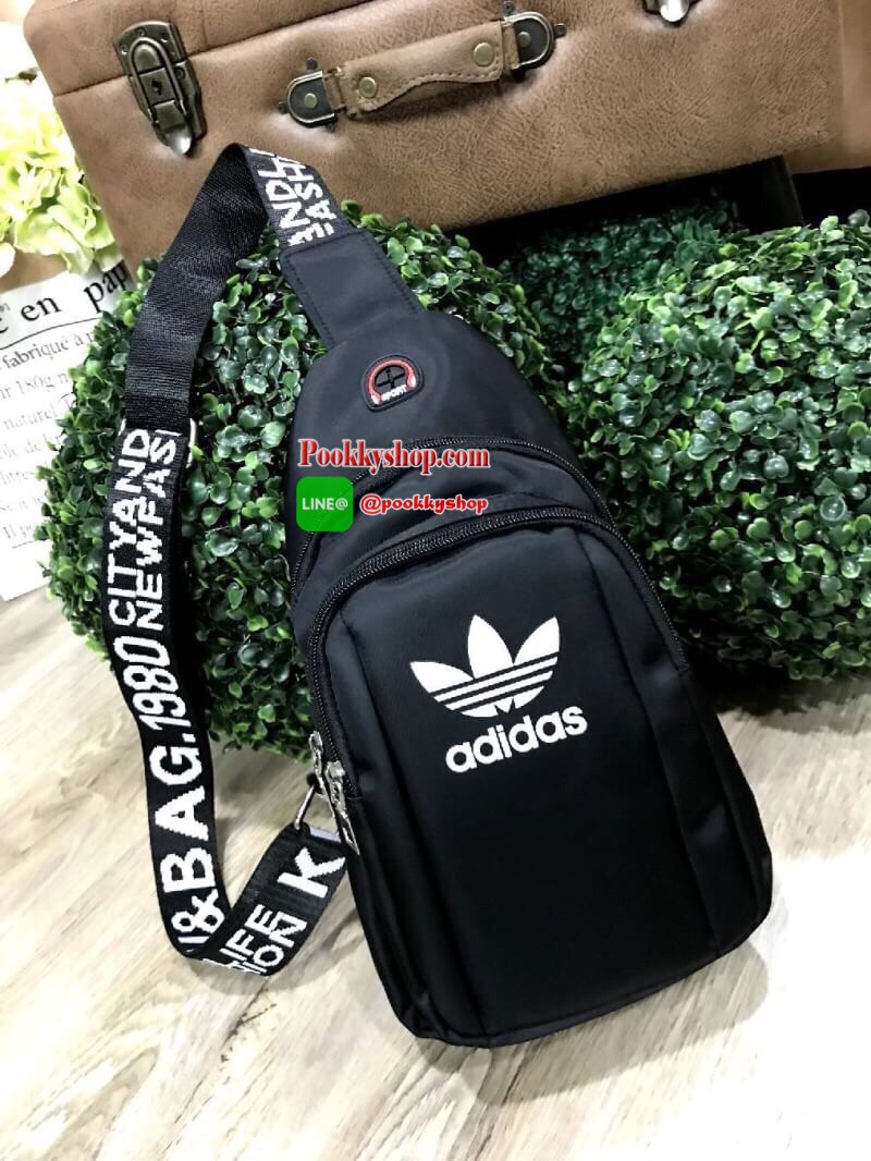 Don’t Miss! NEW! Adidas Factory Sport Originals Bag กระเป๋าสะพายสไตล์สปอร์ตดีไซน์สุดฮิตวัสดุไนล่อนเนื้อหนานิ่มกันน้ำทำความสะอาดง่าย ขนาดกำลังดี น้ำหนักเบา ด้านหน้ามีโลโก้แบรนด์เปิดปิดด้วยซิป มีช่องแบ่ง2ช่องเเยกเป็นสัดส่วน มีช่องใส่หูฟังหรือสายชาร์ตแบต Spo