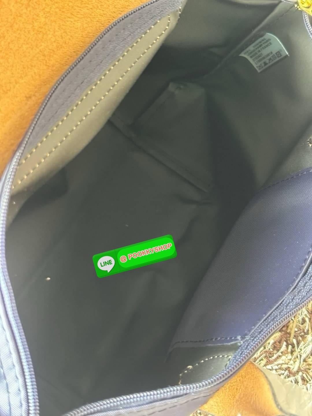 LONGCHAMP LE PLIAGE ORIGINAL S HANDBAG Crossbody Bag กระเป๋าสะพายไหล่ รุ่น Original มีเอกลักษณ์อันโดดเด่นของรุ่นไอคอนนิคของ Longchamp อย่าง Le Pliage (เลอ ปลิยาจ) โดย Longchamp ได้รับแรงบันดาลใจจากศิลปะการพับกระดาษแบบ Origami (โอริกามิ) ในการสรรค์สร้างกระ