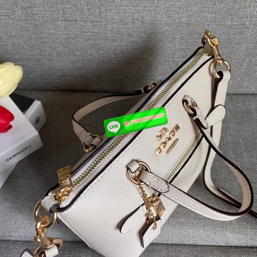 Coach Mini Gallery Crossbody With Stripe Heart Print (coach ca793) กระเป๋าสะพายข้าง เทรนรุ่นเล็กมาแรงวัสดุหนังแท้ทั้งใบ เปิดปิดด้วยซิป มีช่องใส่บัตรเครดิต 2 ช่อง ซับในผ้า สายสะพายถอดได้ สามารถสะพายข้างหรือสะพายไหล่ได้