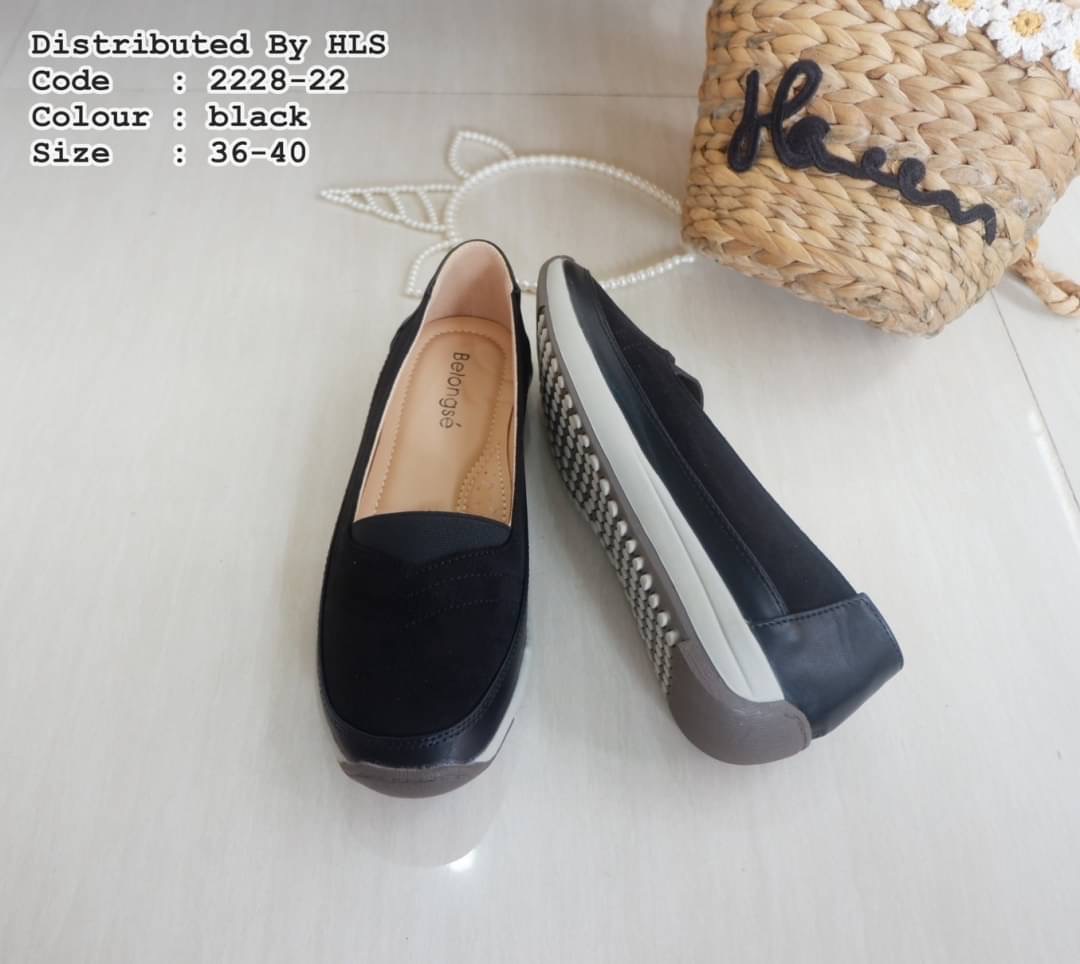 รองเท้าหนังคัชชูทรงBoy พื้นยางอย่างดีกันลื่นแน่นอนคะ หนังบนสักกะหลาดนิ่มๆ ด้านหน้าขอบยืดใส่ง่าย เก๋ๆ ใส่สบายมากๆคะ ใส่ชิวๆ น่ารักคะ