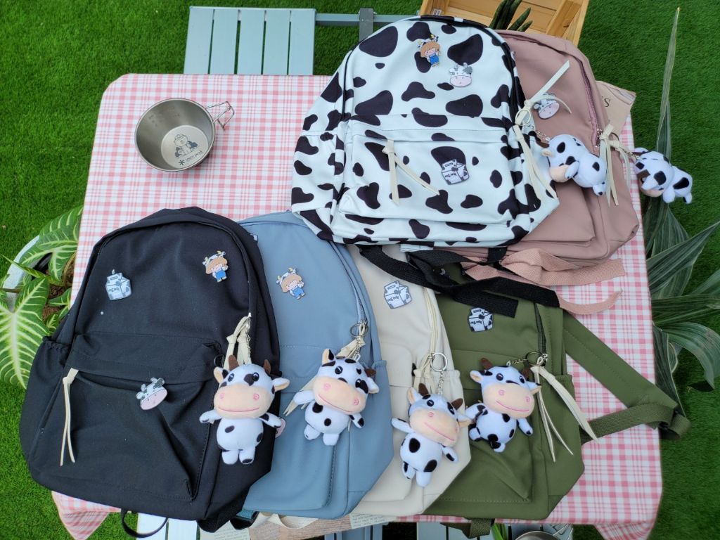 รุ่นใหม่ พร้อมส่ง!!!!!!! Angus backpack ต้อนรับปีวัวกับเป้น้องวัวแองกัส รุ่นนี้แถมฟรี! เข็มกลัด3ชิ้นตามภาพ และพวงกุญแจตุ๊กตาวัวทุกใบ