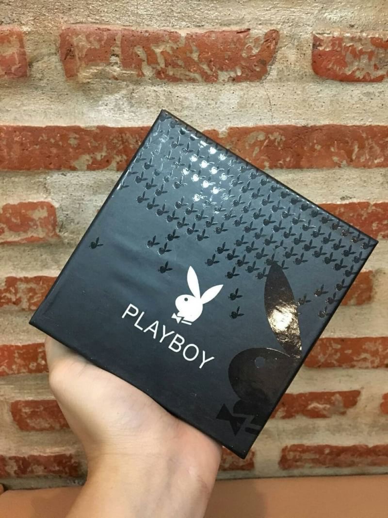 DON'T MISS! PLAYBOY MEN LEATHER BELT (Free Size) เข็มขัดหนังสีดำรุ่นสุดฮิตจาก Playboy หัวเข็มขัดโลหะดำตัดเงินปั้มโลโก้คุณภาพดีตามแบบฉบับของแบรนด์ดีไซน์คลาสสิคเข้าได้กับทุกชุดสามารถปรับได้หลายระดับ มาพร้อมกล่องแบรนด์สามารถมอบเป็นของขวัญได้ ไอเท็มนี้ M