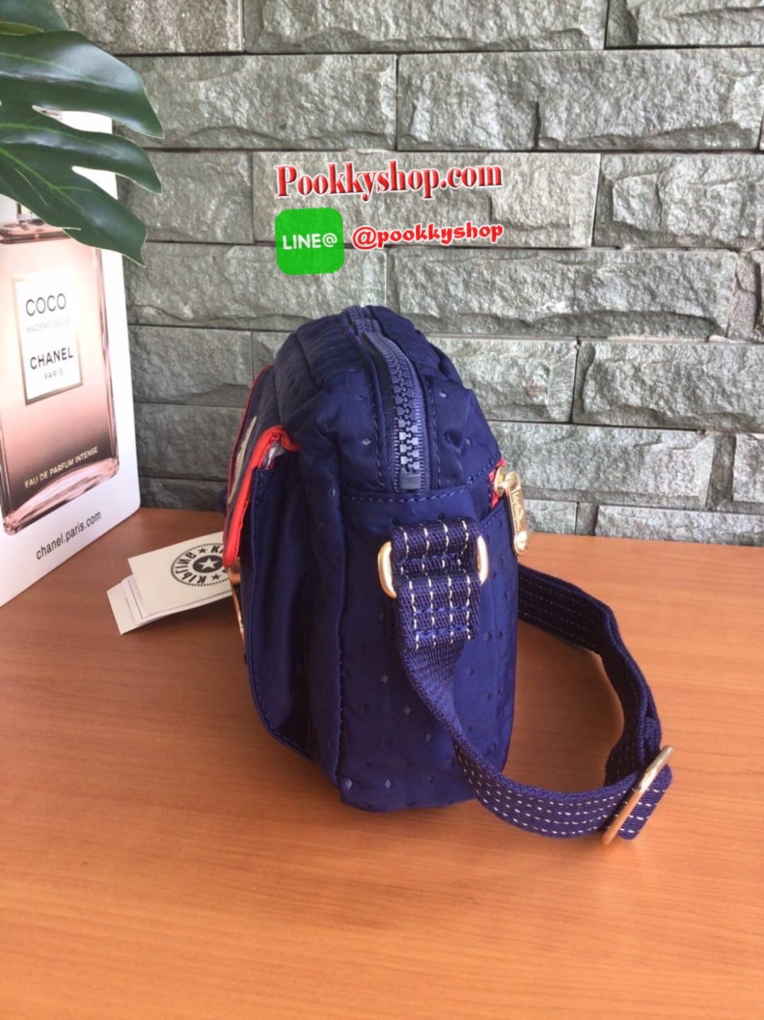 🚚 พร้อมส่ง 🚚 Kipling Little Box Kicks Lm Bag K13446 คอลเลคชั่นใหม่ล่าสุดสไตล์ Shoulder bag ขนาดกำลังน่ารัก ด้านหน้าออกแบบน่ารัก ช่องใส่ของด้านหน้า 1 ช่อง เปิดปิดด้วยตัวล็อคทันสมัย อะไหล่ปั้มแบรนด์ ช่องหลักใช้งานเปิดปิดด้วยซิปรูด ที่จับซิปป