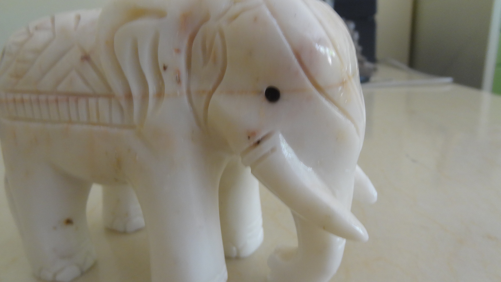 ช้าง ขนาดสูง 8 เซนติเมตร กว้าง 10 เซนติเมตร 1 ตัว