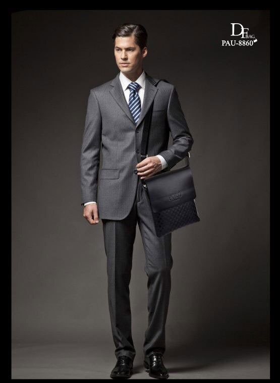 สินค้าพร้อมส่ง PAU-8860 กระเป๋าแฟชั่นสะพายผู้ชายนำเข้า Style POLO วัสดุหนัง PU อย่างดี ปิดกระเป๋าด้วยซิปและแถบแม่เหล็ก มาพร้อมสายสะพายปัก POLO FANKE ปรับระดับได้ มีช่องใส่ของด้านในและมีช่องซิปด้านหลัง งานสวยค่ะคุ้มราคา เหมือนรูปเป๊ะค่ะ