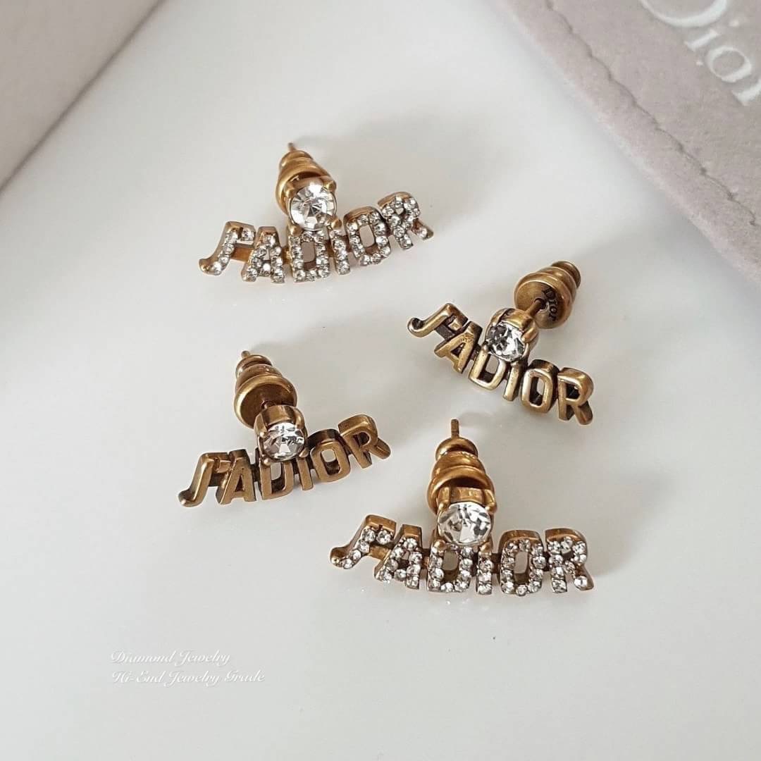 Super Hi-End Quality !!!! ((งาน 1:1 เหมือนในช็อปมากที่สุดในท้องตลาด)) Christian Dior Earring ต่างหูดิอองาน 1:1 เหมือนของแท้เป๊ะๆค่ะ รับรองงานสวยมากกกกก ดูหรู ดูผู้ดีสุดๆ งานดี เพชรคุณภาพดีมากๆมากๆคะรับประกันความพอใจเลยค่ะ ตัวเรือนสีทองแอนทีค งาน laser sta