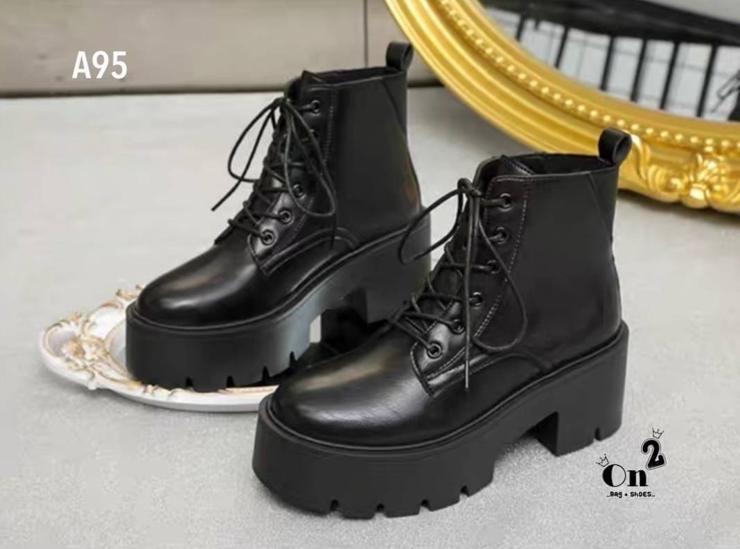 ลุคสนามบินออกบ้านทั้งทีรองเท้าต้องไม่ธรรมดาคร่า บูทส้นตึก เที่ยวเขา แค้มป์ปิ้งเดินป่า เช็คอินรีสอท หรือคาแฟ่สวยๆฟิวเมืองนอกเกร๋ๆ ถ่ายรูปสวยมากกและที่สำคัญบูทคู่นี้สวยแมทช์กับชุดได้ง่ายมากๆค่ะ