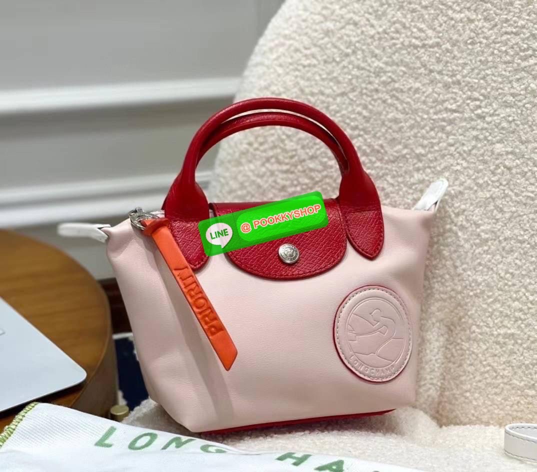 มาเพิ่มให้แล้ว ใครพลาดรอบที่แล้วรอบนี้อย่ารอช้า ก่อนหมดอีกก😘 LIMITED OF JAPAN LONGCHAMP TOTE 2WAY BAG LE PLIAGE EXTRA L1500 💌เป็นรุ่นที่สวยและดูดีมากๆ หนังแกะแท้ หนานุ่ม หลงรักน้องแน่นอนค่ะ สีสวยหวานละมุนมากๆ ภายในกว้างจุสัมภาระได้จุ สามาร