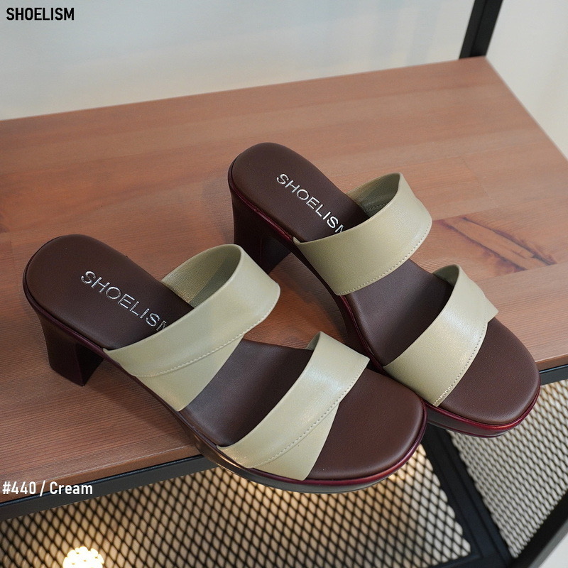 พร้อมส่งจ้า มาใหม่สวยไม่ไหว!! รองเท้าส้นสูง ดีไซน์สวยเป๊ะ หนังนิ่มไมาบาดเท้า น้ำหนักเบา ใส่ทำงานก็เป๊ะ ใส่ออกงานก็ปัง ไม่อยากพลาดรีบทักมาเลยน้าาา..