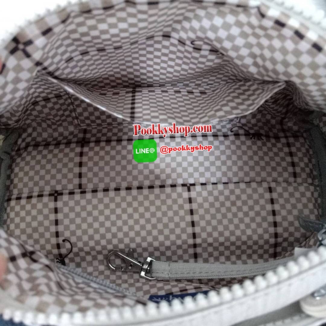 KIPLING Mini Crossbodybag กระเป๋าสะพายข้างขนาดกะทัดรัด ผลิตจากวัสดุ Nylon+ Polyester100% มีช่องใช้งานแยกย่อยมากถึง 4 ช่อง -ด้านหน้ามีช่องซิป 2 ช่อง -ช่องหลักโล่ง กว้าง จุของใช้ได้เยอะ -ด้านหลังมีช่องซิปอีก 1 ช่อง มาพร้อมพวงกุญเเจลิง สายสะพายยาวสามารถปรับไ