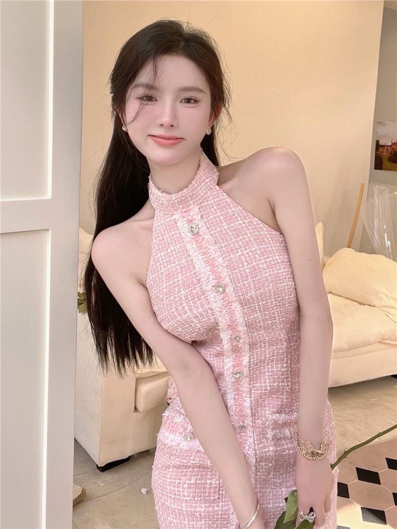 เดรสคล้องคอผ้าทวิสสีชมพูตัวสั้น ดีเท็ลรุ่นนี้ใส่สวย