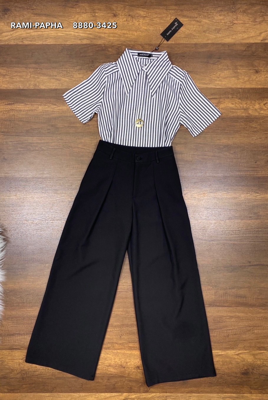 ชุดเซทแฟชั่น เสื้อเชิ้ตแขนสั้นคอปกเก๋ๆ ลายริ้วทางตรงสีสวยคลาสสิค ดีเทลสวยเก๋ กระดุมอกซ่อน