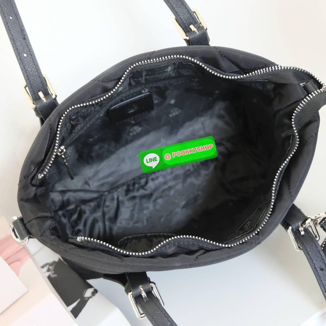 👑รุ่นขายดีล่าสุด กระเป๋า รุ่น COZY ทรง 𝗦𝗛𝗢𝗣𝗣𝗜𝗡𝗚 𝗕𝗔𝗚 size M (กลาง) ที่ผลิตจากวัสดุ Signature ของทางแบรนด์ 𝗡𝗬𝗟𝗢𝗡 𝗡