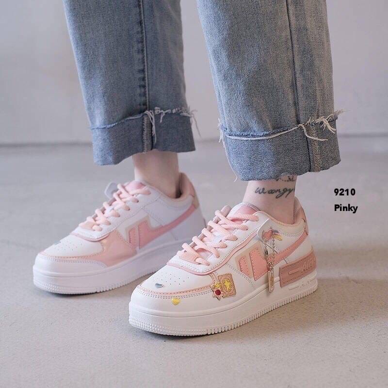 พร้อมส่ง ผ้าใบไนกี้ 9210 งานน่ารัก หวานๆ ผลิตด้วย pu ด้านในนิ่ม มี accessories ให้ตกแต่งได้ตามใจ งานน่ารักแบบนี้ไม่มีไม่ได้แล้วน้าา