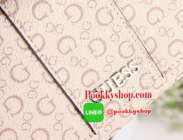 Don’t Miss! GUESS FACTORY WOMEN'S WALLET กระเป๋าสตางค์ดีไซน์ยอดนิยมหนังปั้มโลโก้แบรนด์รอบใบด้านหน้ามีโลโก้แบรนด์ประดับเพชรสวยหรูดูดี เปิดปิดด้วยฝาปิดกระดุม ภายในมีช่องใส่รูป ช่องใส่แบงก์พัน ช่องใส่บัตรหลายช่อง มีช่องซิปใส่เหรียญ ภาพถ่ายจากสินค้าจริง