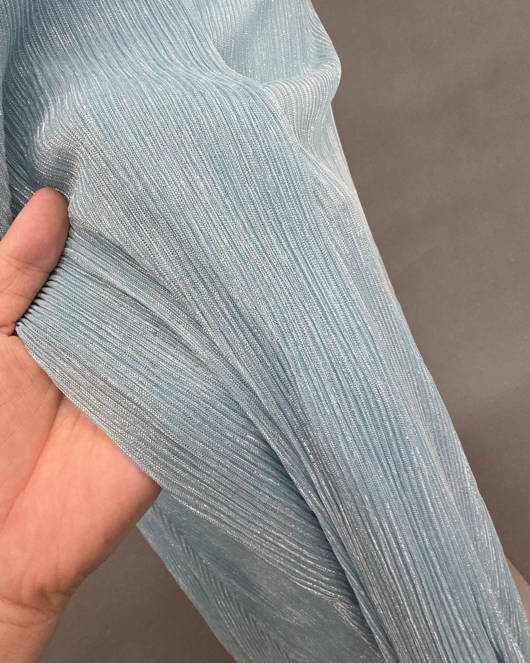 เดรสแฟชั่น แม็กซี่เดรสเสื้อคอวีแขนยาว กระโปรงเข้ารูปตรงสะโพก