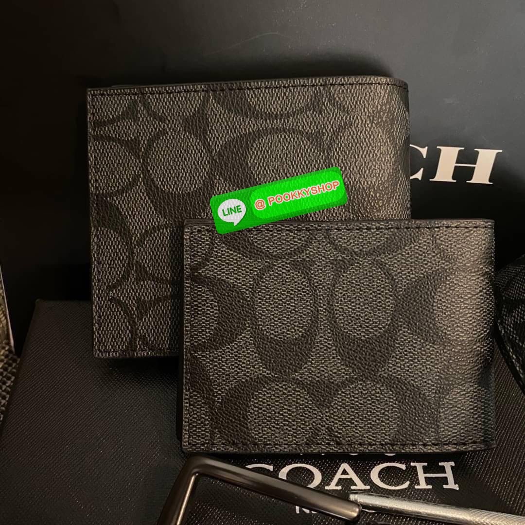 COACH Short Wallet with Belt Set Signature เซทสุดคุ้มค่ะได้ทั้งเข็มขัดและกระเป๋าสตางค์แบบพับ 2 ตอนมีช่องใส่รูปใส่บัตรใส่ธนบัตรแยกเป็นสัดส่วนเหมือนกระเป๋าสตางค์ใบยาวคุณภาพดีตามแบบฉบับของแบรนด์ มาในกล่องแบรนด์สามารถมอบเป็นของขวัญได้ ไอเท็ม Must Have ใครไม่ท