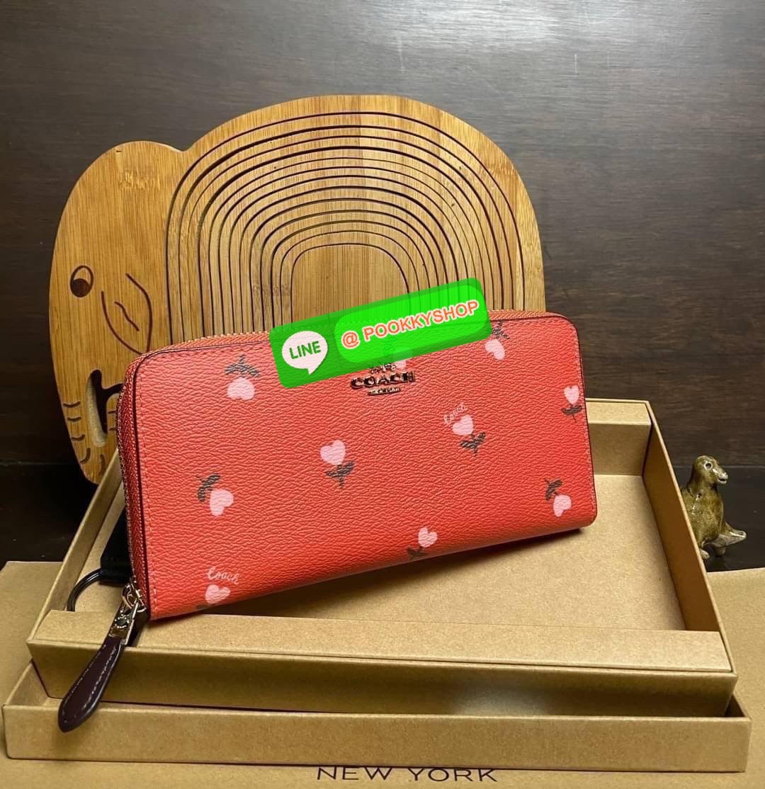 COACH ACCORDION ZIP WALLET IN SIGNATURE CANVAS กระเป๋าสตางค์ใบยาว ซิปรอบ ใช้งานง่าย ด้วยฟังค์ชั้น ด้านใน ใส่บัตรได้จุใจ มีช่องซิปใส่เหรียญตรงกลาง โดนใจหลายๆคนไปเรียบร้อยและคลาสสิค เรียบหรูดูแพงตลอดกาล ยกให้รุ่นนี้เลย