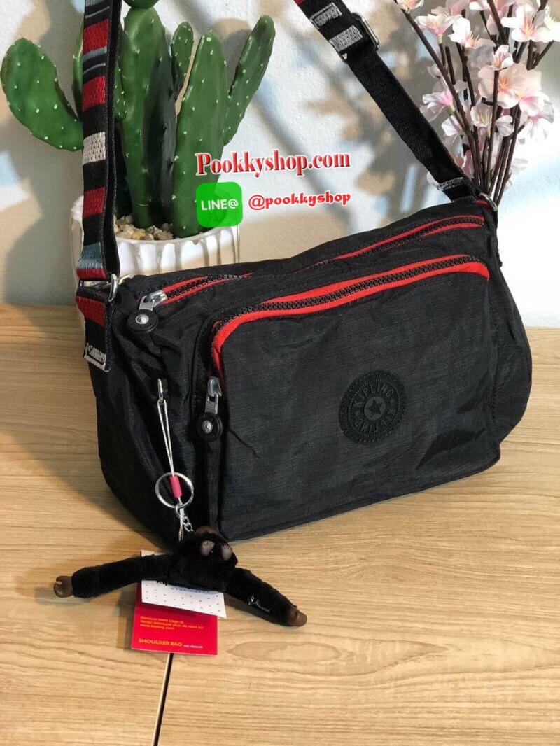 Kipling Reth กระเป๋าสะพายทรงสวย รุ่นยอดนิยมเลยค่ะ สายสะพายปรับระดับสั้น-ยาว เป็นกระเป๋าสะพายเฉียงลำตัวได้ค่ะ ช่องซิปเยอะค่ะ ใส่ของได้เป็นสัดส่วน จุสัมภาระได้ดีเลยค่ะ ทรงสวย สะพายน่ารักมาก ห้ามพลาดเลยค่ารุ่นนี้