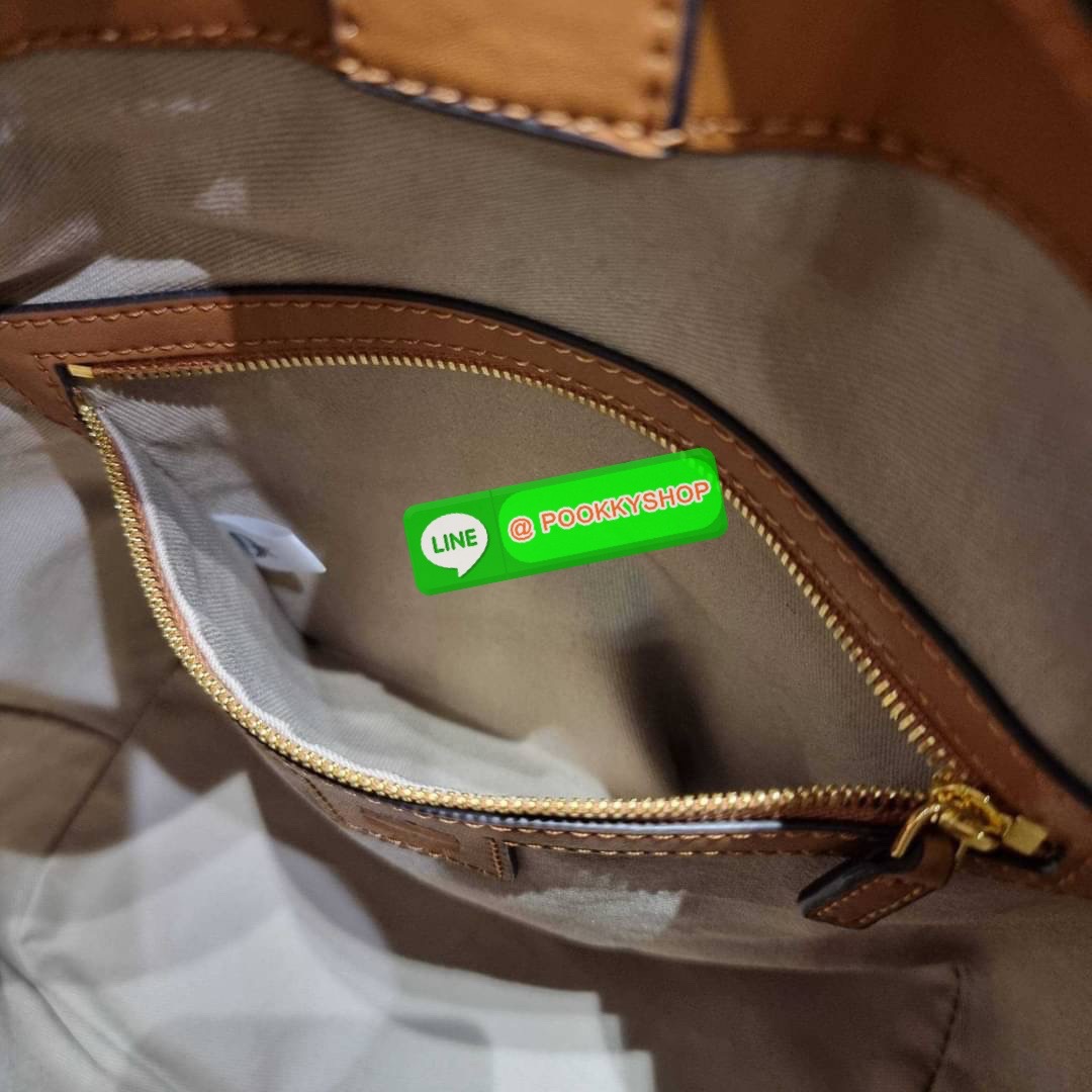 MCM MEDIUM ESSENTIAL DRAWSTRING BAG IN VISETOS กระเป๋าสะพายทรง bucket ไซส์ medium ใบใหญ่กำลังดี รูดเปิด-ปิดด้วยหนัง และยังมีกระดุมแม่เหล็กติดกันของหล่น พิเศษที่มีสายสะพายให้ 2 แบบ สายคล้องไหล่หรือถือได้ และสายสปอร์ตสะพายข้าง วัสดุหนังแคนวาสคุณภาพดี ภายในโ