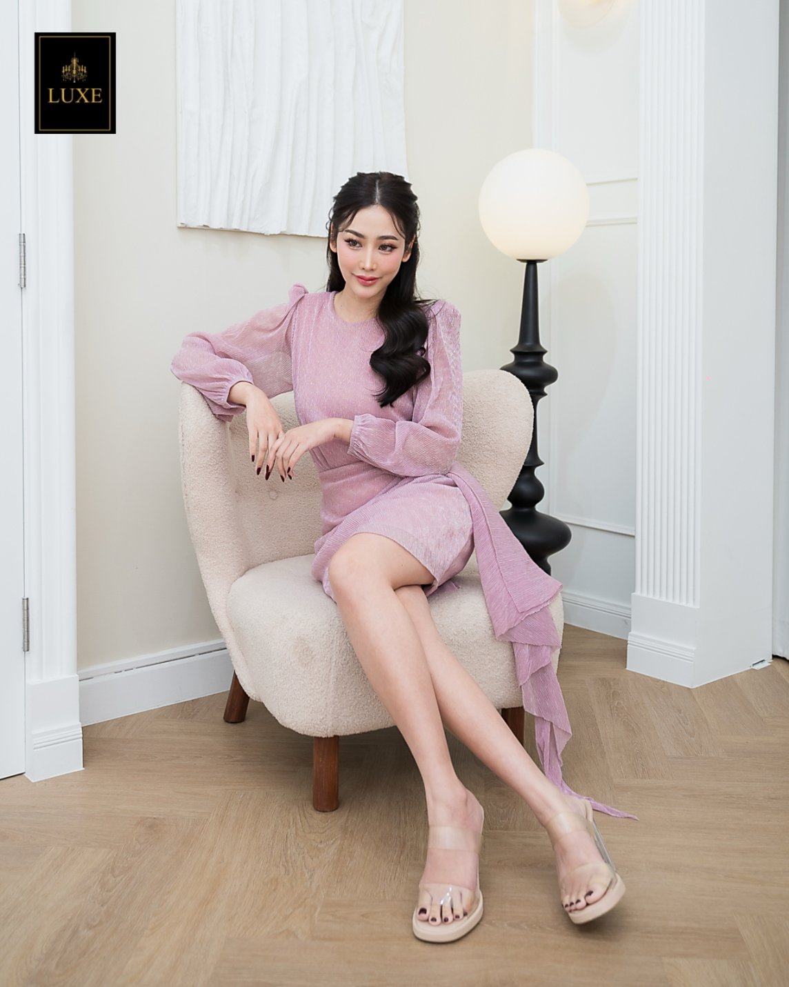 เดรสแฟชั่น เดรสเสื้อคอป้ายแขนยาว กระโปรงสั้นทรงสอบ