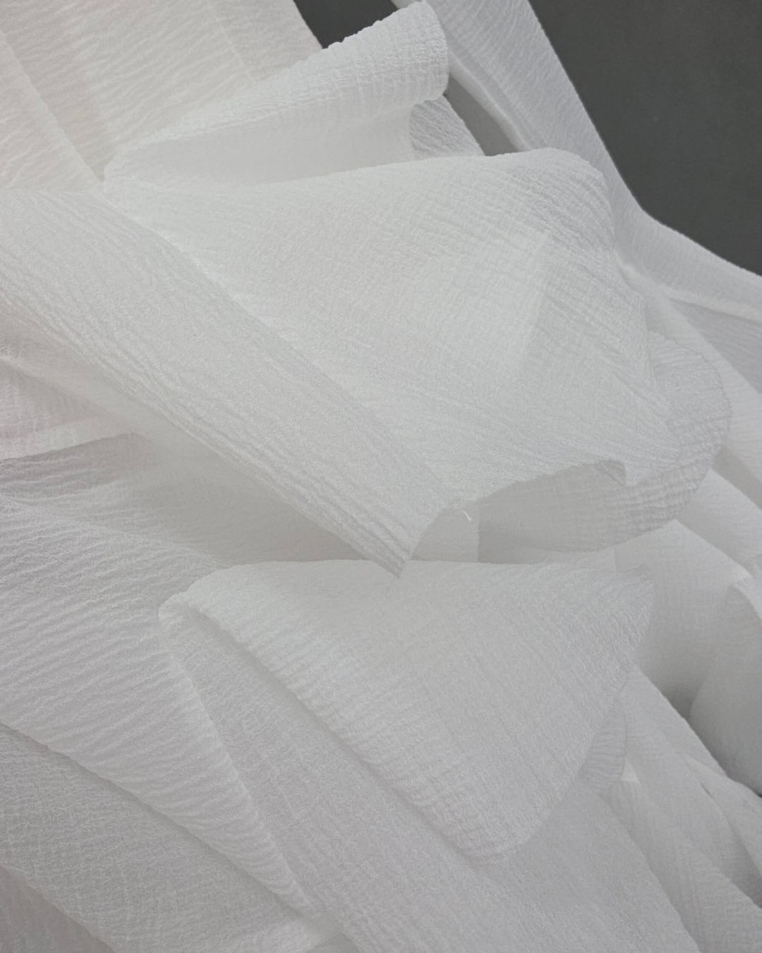 เดรสแฟชั่น ดีเทลปลายแขน และชายกระโปรงต่อผ้า แต่งระบายรอบ ด้านหน้าติดกระดุมปั๊ม