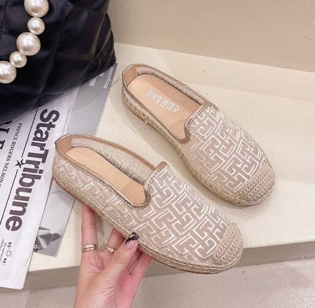 พร้อมส่งรองเท้าเปิดส้น งานผ้าซีทรู เย็บทุกจุด พื้นยางกันลื่นอย่างดี สวยเกินราคา ใส่สบายไม่บีบหน้าเท้าจ้า