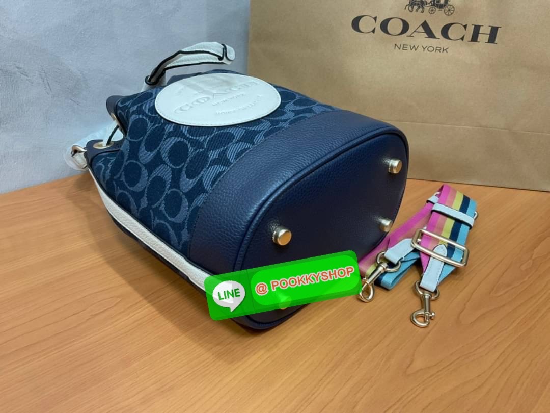 New arrival! 🌈น้องใหม่ล่าสุด สวยหรู ดูดีมากๆค่ะ! COACH DEMPSEY DRAWSTRING BUCKET BAG ((C4100//C4102)) พร้อมส่งที่ไทยค่ะ! กระเป๋าทรงขนมจีบ หนังแท้นิ่มสวยมากๆค่ะ จุดเด่นด้านหน้าปั้มโลโก้แบรนด์ ปากกระเป๋าแบบหูรูดใช้งานง่าย ภายในสามารถใส่ของจำเป็นในชี