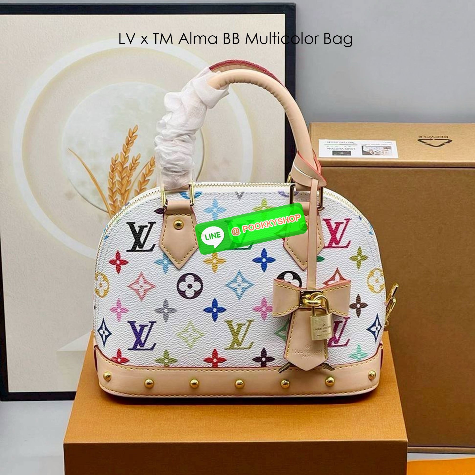 LV x TM Alma BB Multicolor Bag กระเป๋าทรงโดมสุดฮิต ดีไซน์ใหม่ต้อนรับฤดูร้อน โดดเด่นด้วยการตกแต่งลายพิมพ์ โทนสีสดใสสะดุดตา ที่สาวๆตามหา สวยสะพายขับผิว อัพลุคไฮน์ที่สุด ขนาดกำลังดี เรียบ ดูหรู หูจับในตัวทำให้ใช้งานได้สะดวก และมีสายครอสสะพายข้างให้ เปิด-ปิดด