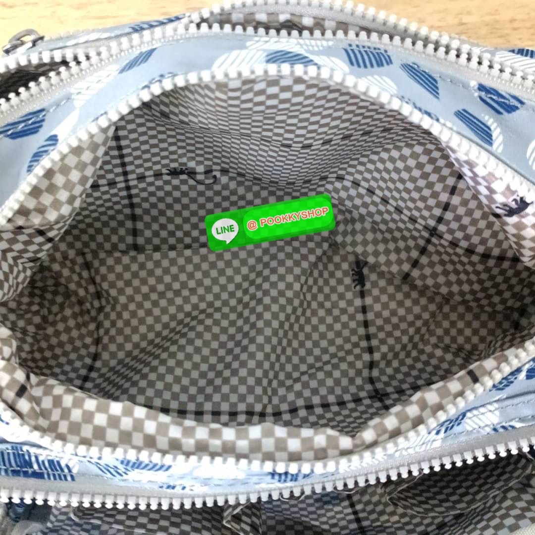 KIPLING RETH CROSSBODY BAG ซับในตาราง วัสดุ Nylon +polyester กระเป๋าสะพายข้างหรือ สะพาย Crossbody ได้ ช่องหน้าเปิด-ปิด ด้วยซิป พร้อมช่องแยกบ่อยด้านข้าง ช่องหลัก 2 ช่อง ด้านในโล่งกว้าง สามารถจุสัมภาระได้เยอะ พร้อมช่องซิปหลัง สายสะพายปรับระดับสั้น-ยาว ได้ f