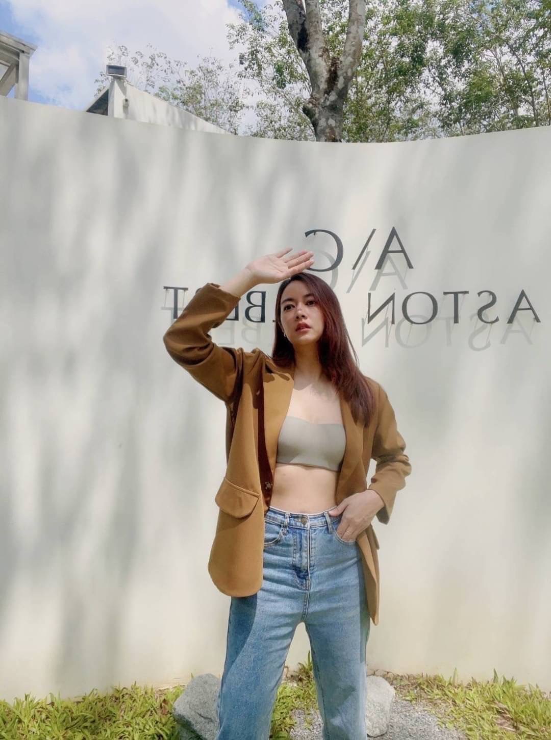 คือ… สวยตะโกน !!! ผ้าดีมากกกกกก เสื้อสูททรง oversize ทรงสุดฮิตของสาวๆ งานดีมากกก ผ้าทิ้งทรงสวยเริศ จะใส่ชิว จะใส่ทำงาน ลุคไหนๆก็คือสวยแพงสุดอะไรสุด ต้องมีพูดเรย!!!