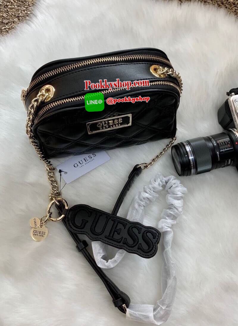 New arrival !! GUESS CROSSBODY// SHOULDER BAG กระเป๋าสะพาย วัสดุหนังเดินด้ายแบบนวม เย็บลายแบรนด์ หนังนิ่มมือดีมากๆค่ะ ด้านหน้าตืดแผ่นโลโก้แบรนด์มาให้ มีช่องซิปหลักให้2ช่อง สามารถใส่กระเป๋าสตางค์ใบสั้นได้;มือถือได้ทุกรุ่น มีช่องซิปใส่ของจุกจิก พร้อมช่องเสี