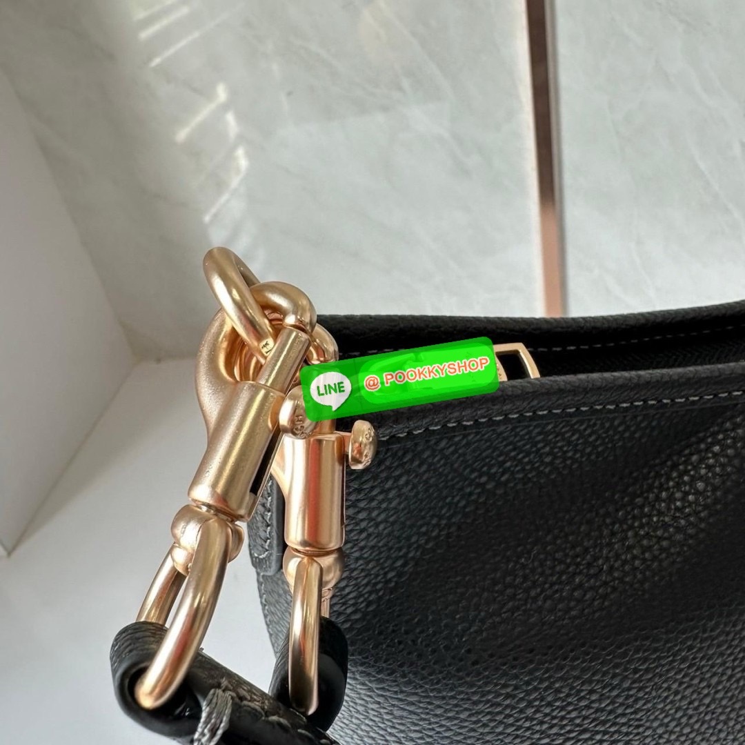 Coach Laurel Shoulder Bag Black CR148 🔖กระเป๋าสะพายข้าง/ไหล่ ทรง hobo สวยทันสมัยไม่มีเอาท์ 🔖วัสดุ : pebble leather 🔖เปิด - ปิด แบบซิปบน ภายในช่องโล่งกว้าง มีช่องรับแยกสองช่องมีซิปหนึ่งช่อง จุของได้เยอะ