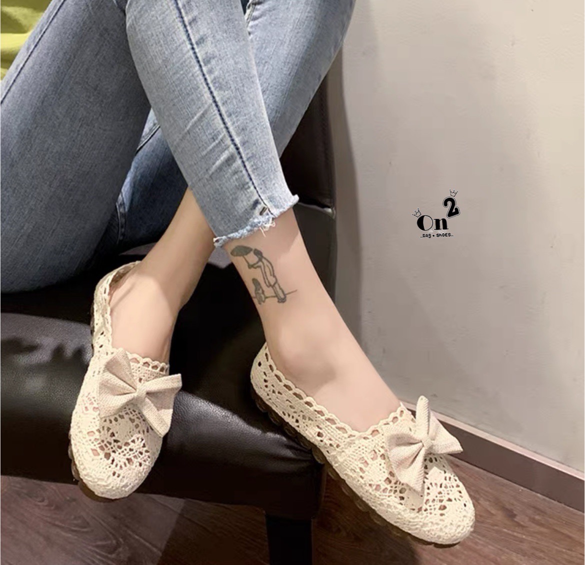 ผ้าใบลูกไม้ Valentino ลูกไม้ตัวใหม่ลายน่ารักประดับโบ สีครีมคลุมโทนใส่เข้าได้กับชุดทุกสี พื้นปั้มแบรนด์งานดีทรงสวยรีบจัดเลยจ้าก่อนหมด